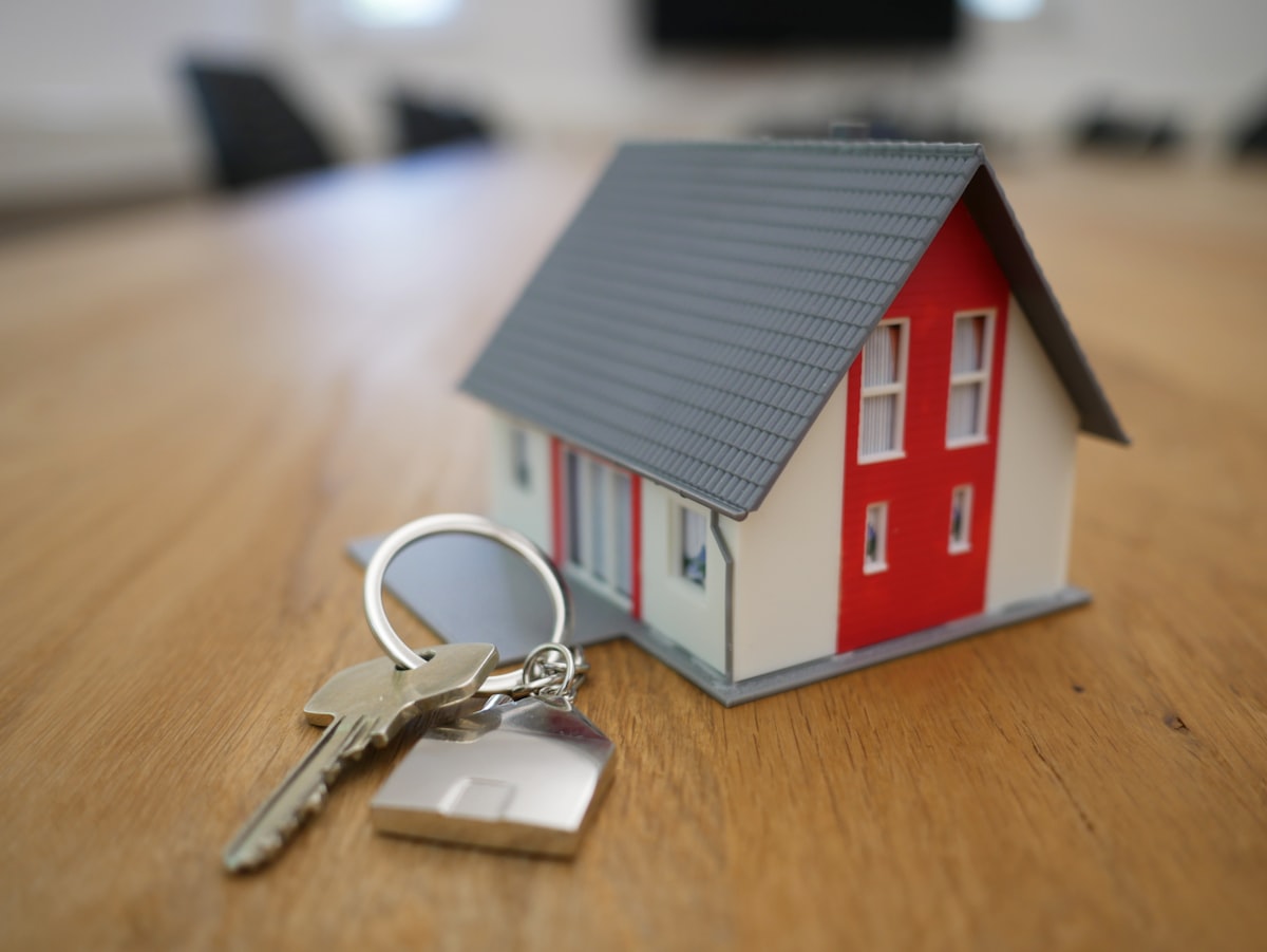 House representing marital home division in Tennessee divorce